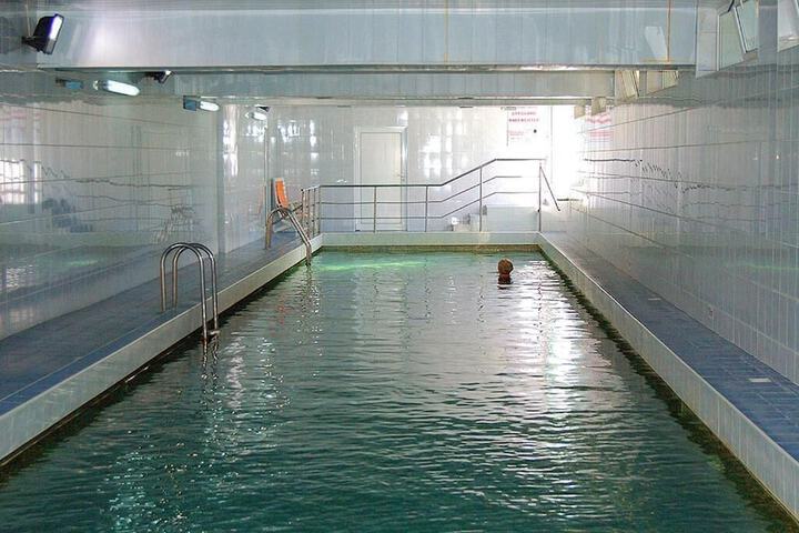 Pool 4 of 10