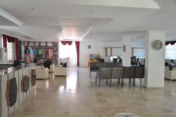 Entrance & Lobby