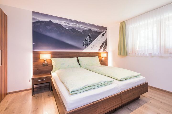 Room 4 of 30