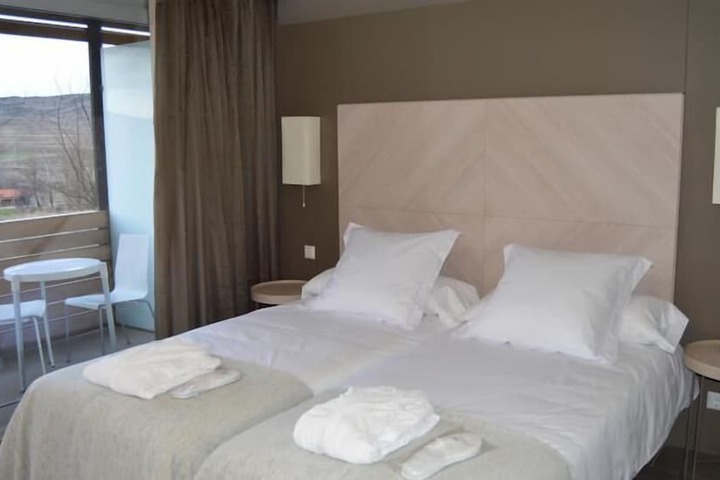 Room 9 of 37