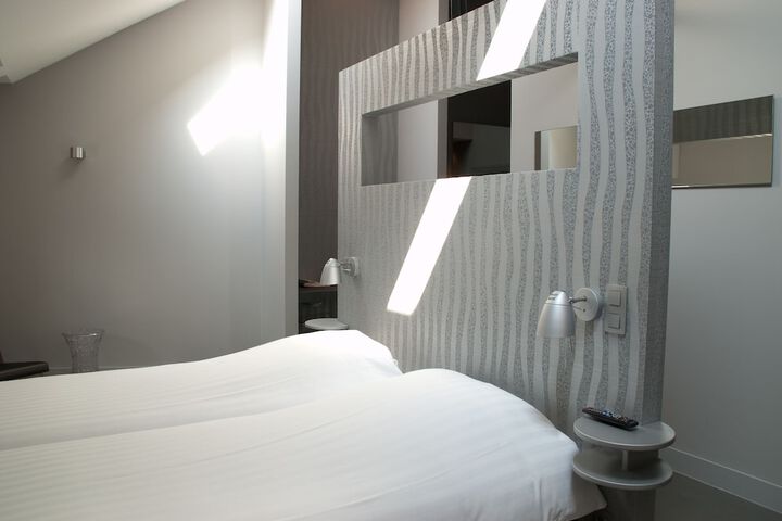 Room 3 of 26