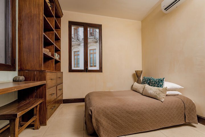 Room 213 of 1000