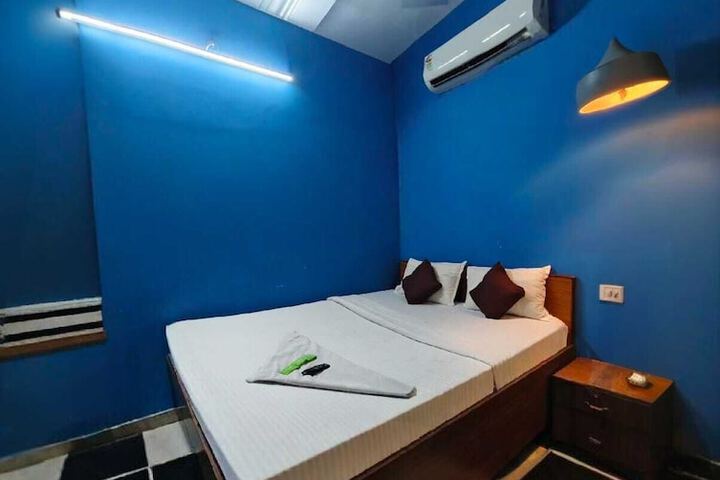 Room 5 of 83