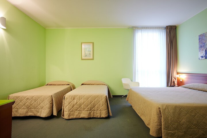 Room 7 of 42
