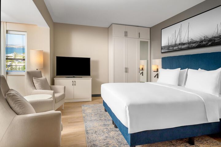 Room 18 of 243