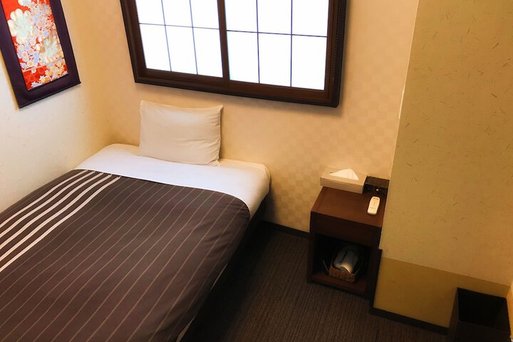 Room 12 of 64