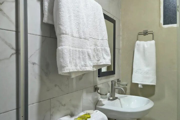 Room 17 of 28