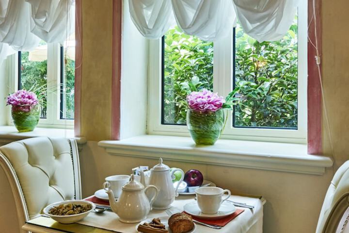 Breakfast/Coffee Service 50 of 70