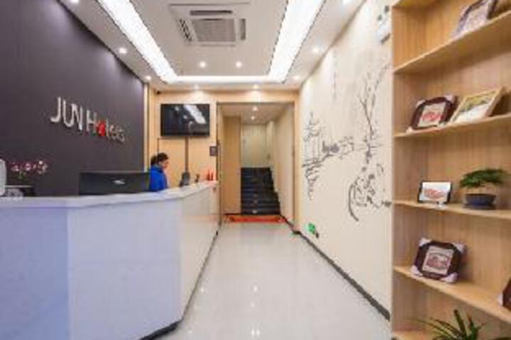 Junyi Hotel (Yangzhou Dongguan Street Store)