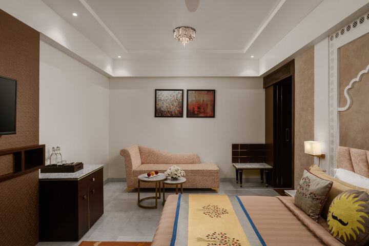 Room 14 of 33