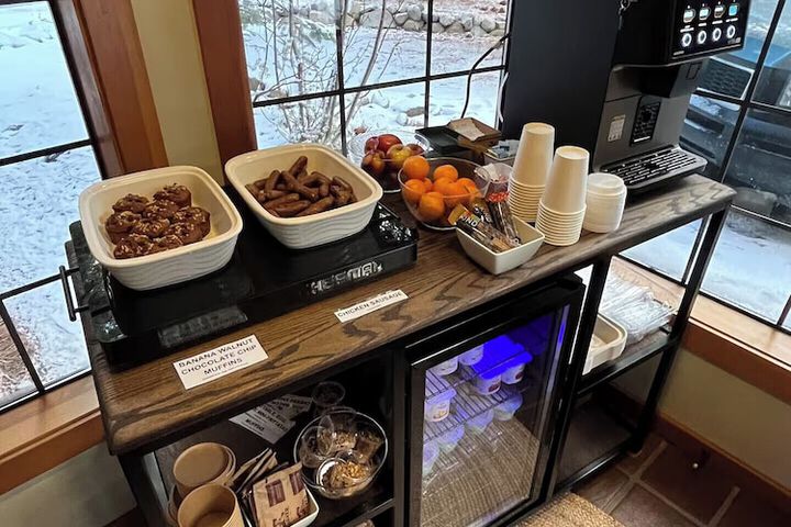 Breakfast/Coffee Service 20 of 27