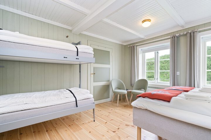 Room 8 of 37