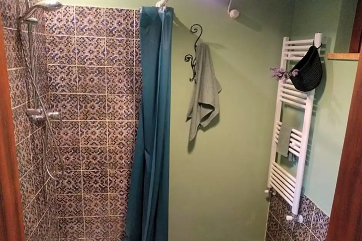 Room 8 of 14