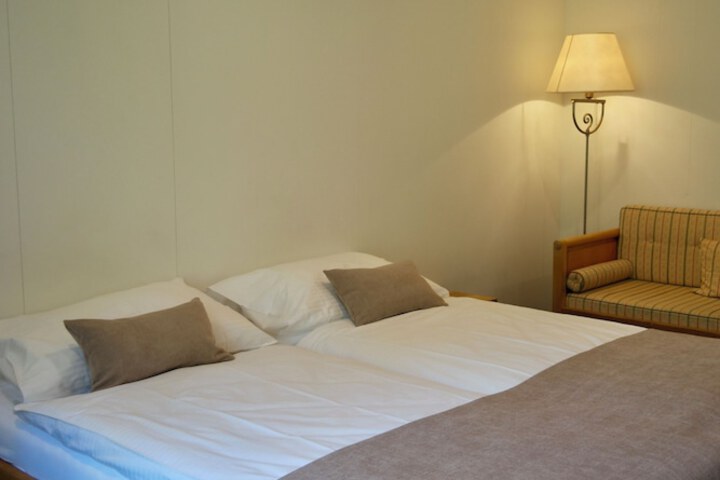 Room 10 of 65
