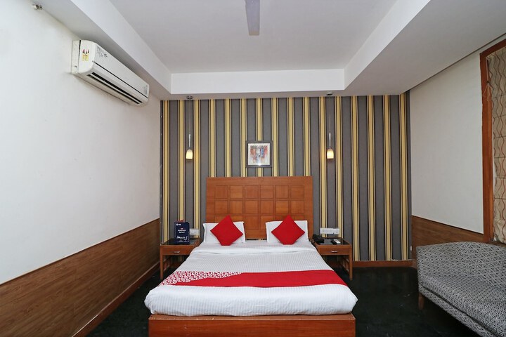 Room 4 of 10