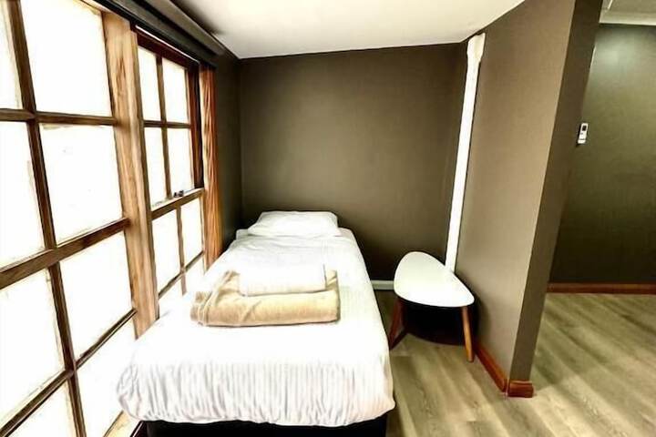 Room 50 of 180
