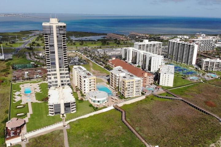 Peninsula Island Resort & Spa Beach Front Property at South Padre ...