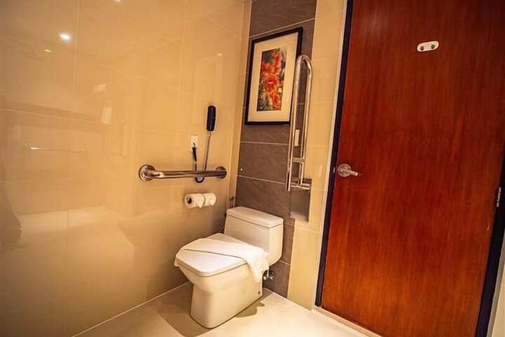 Room 70 of 128