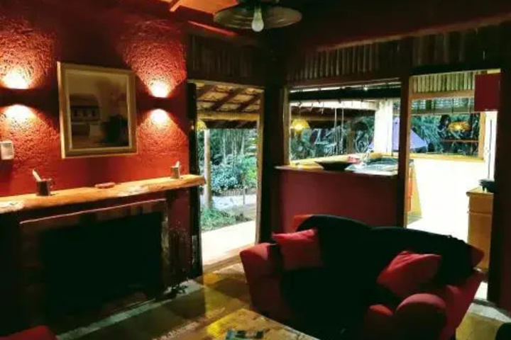 Dining 5 of 6