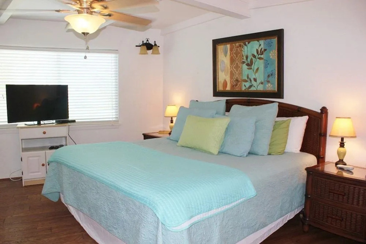 Room 4 of 13