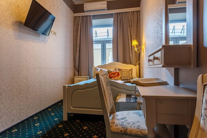 Room 7 of 49