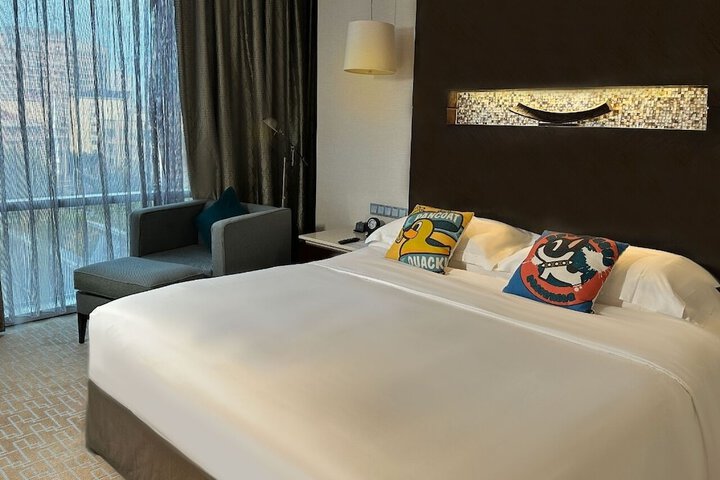 Room 30 of 136
