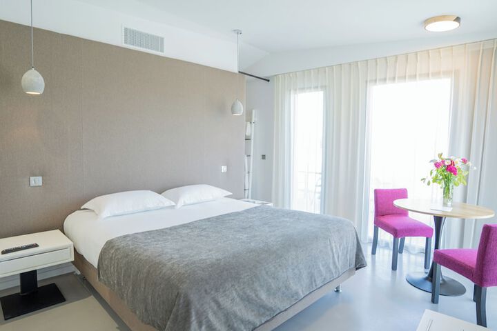 Room 9 of 35