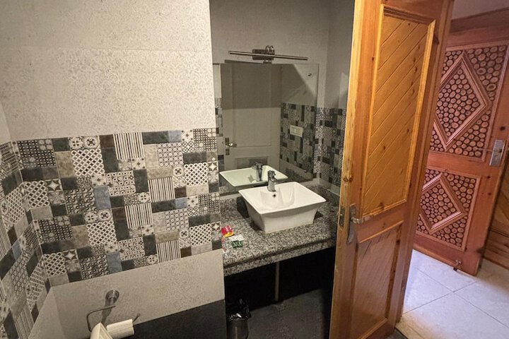 Room 12 of 17