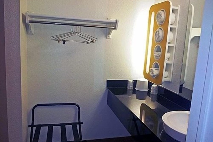 Bathroom sink