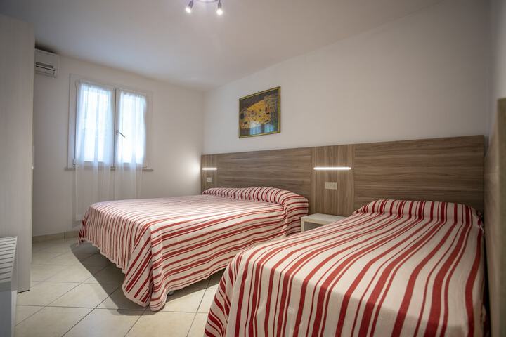 Room 6 of 49
