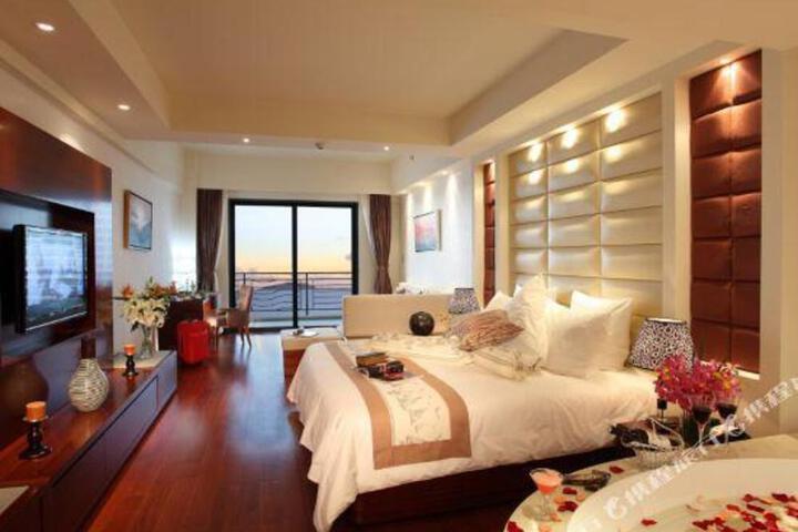 La Costa Hotel