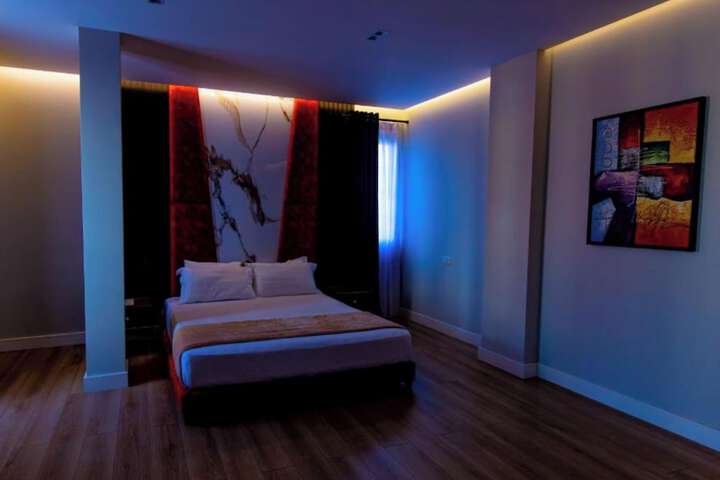 Room 34 of 132