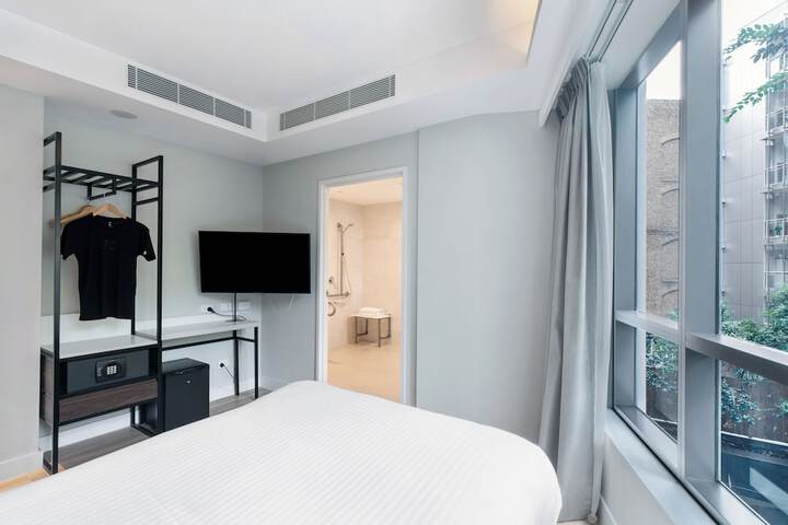Room 4 of 81