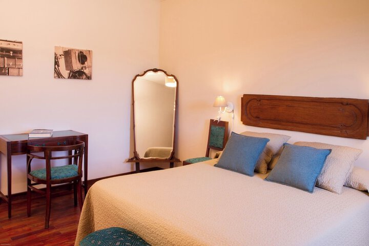 Room 8 of 100