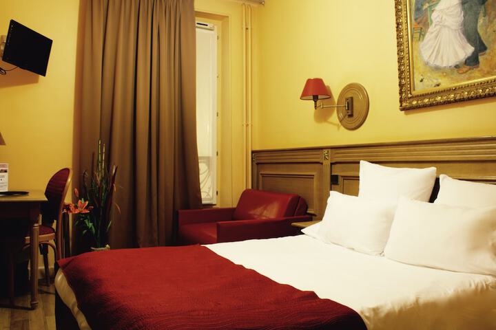 Room 10 of 35