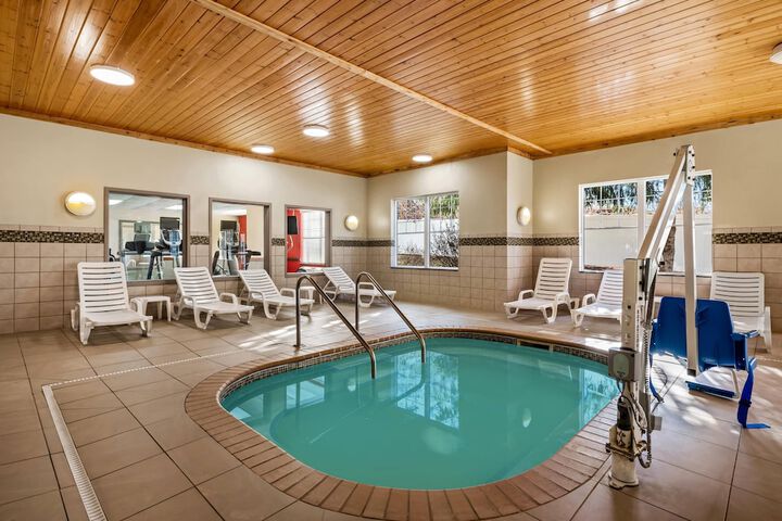 Hotel with Pool