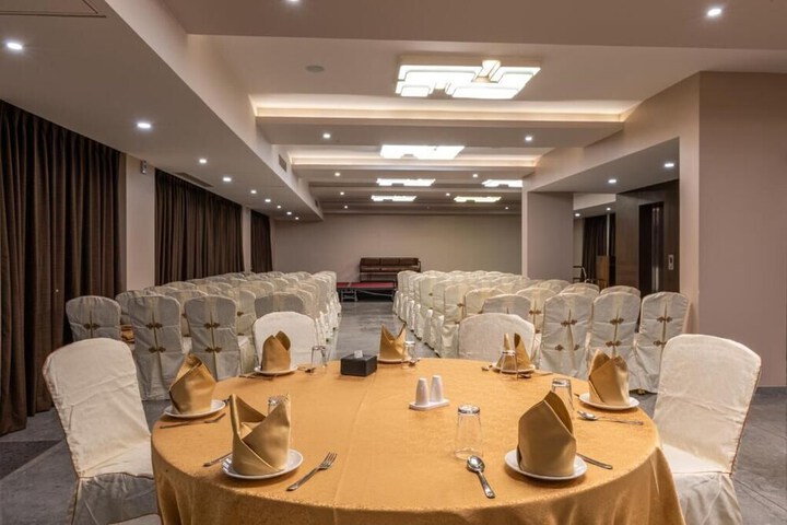 Ballroom/Hall 41 of 44