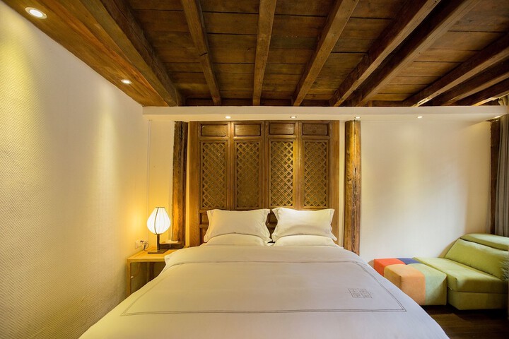 Room 33 of 59