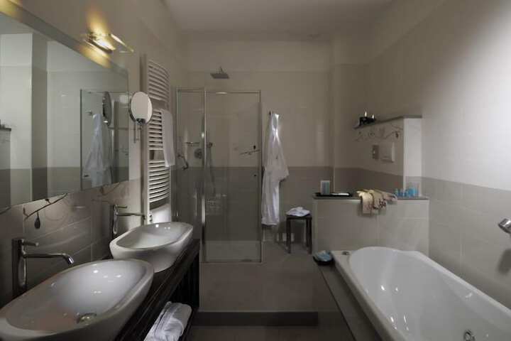 Room 15 of 35