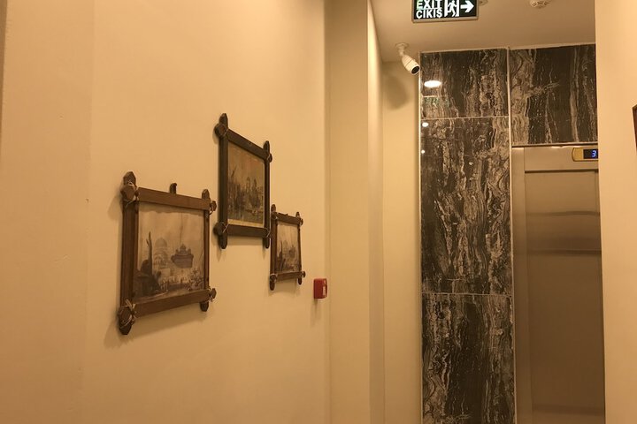 Ballroom/Hall 22 of 23