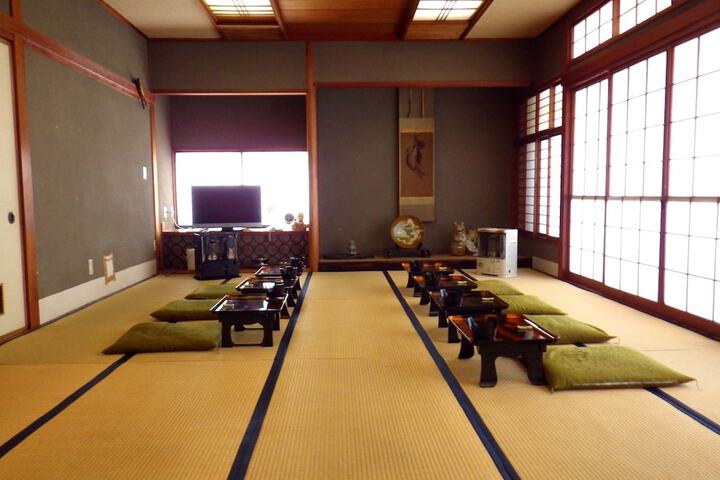 Ballroom/Hall 22 of 26