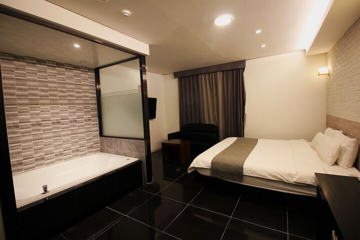 Room 14 of 74