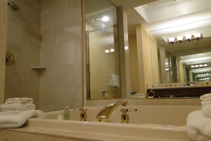 Room 6 of 37