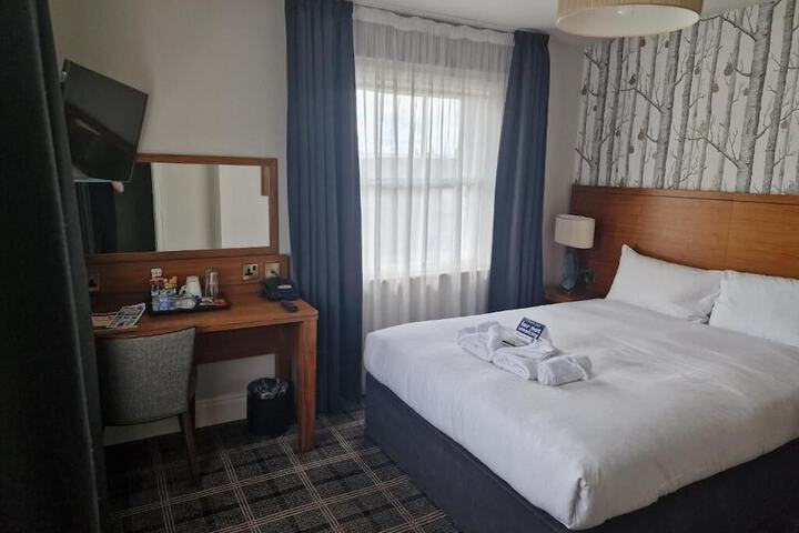 Room 10 of 36