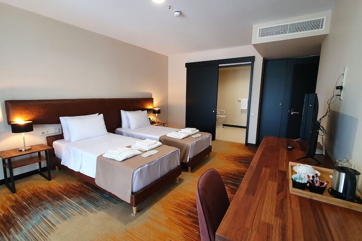 Room 13 of 21