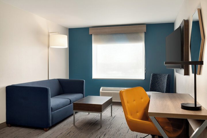 Room 32 of 77