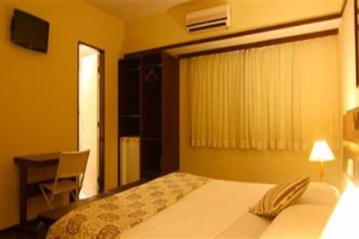 Room 3 of 33