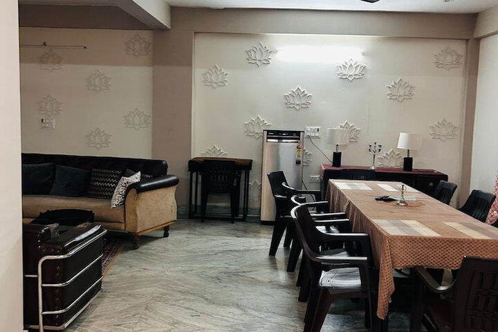 Dining 44 of 77