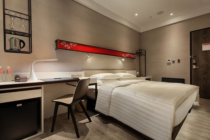 Room 6 of 43
