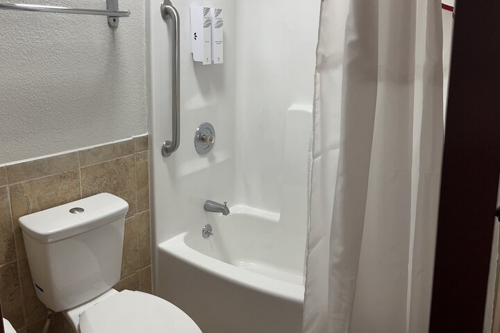 ADA Accessible Deluxe King (5 of 10)